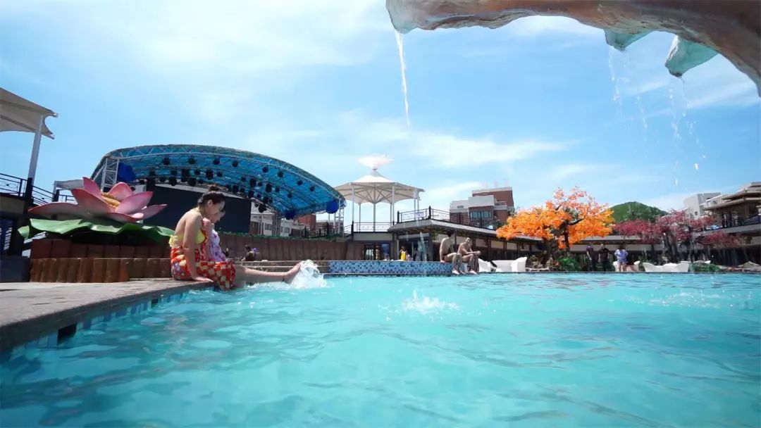 触手可及的只是短暂的幸福,触手可及的才是真实的