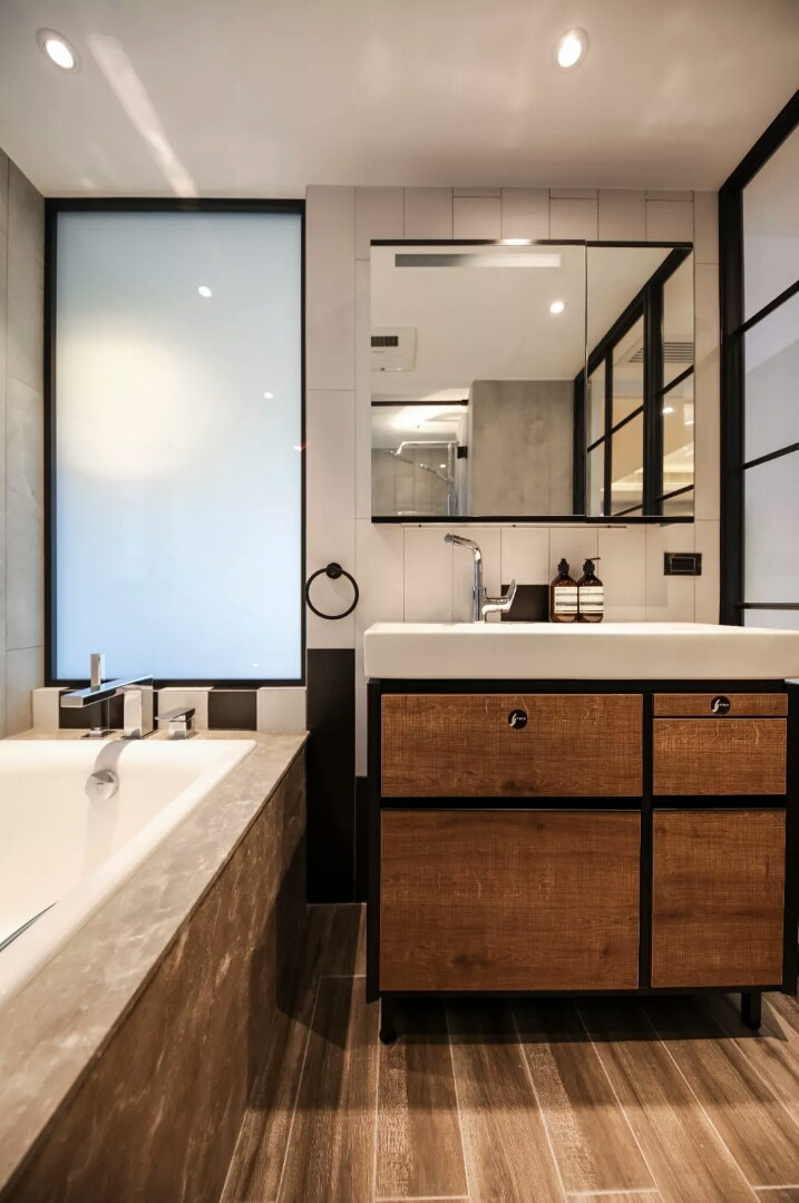 卫生间装磨砂玻璃还是透明玻璃,酒店透明玻璃卫生间