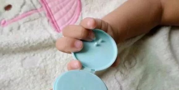 痱子粉在夏天有什么用,为什么现在的小孩不建议用痱子粉