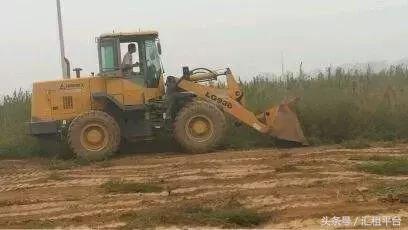 铲车最容易出的事故,泉州晋江小车撞土方车身亡