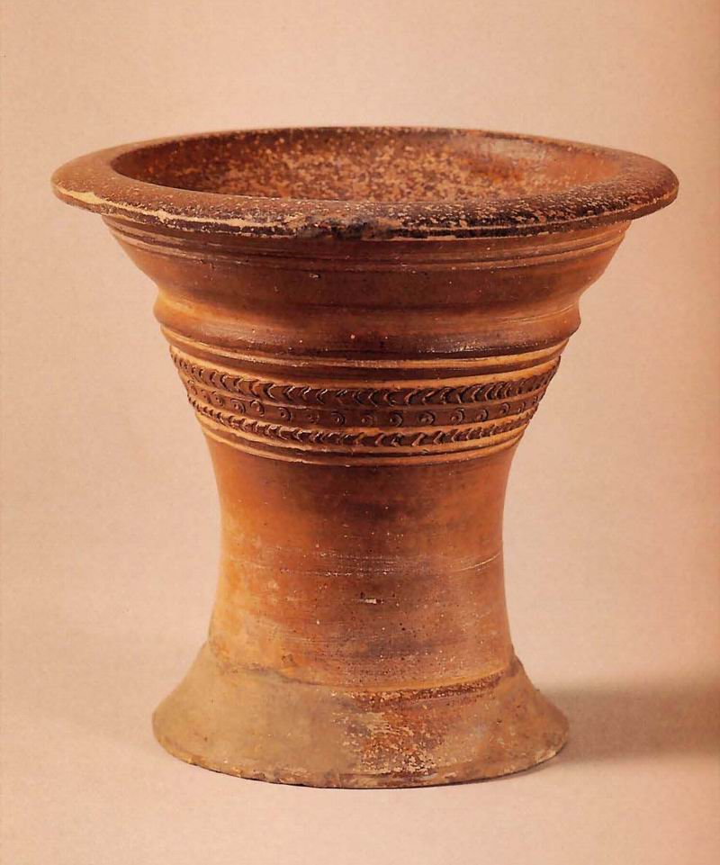 原始青瓷加工精细，栩栩如生，胎骨细腻坚硬，形态各异，多种多样