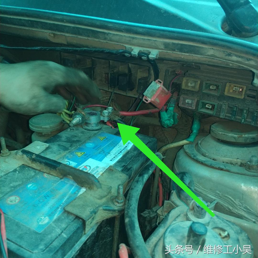 12年21万公里的哈飞被拖回修理厂，车主：拧钥匙无法启动发动机！