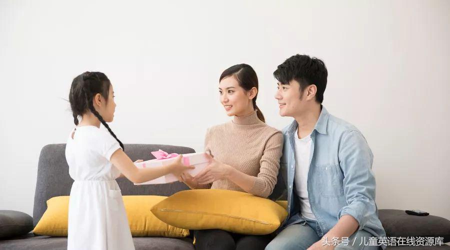 妈妈要给儿子买2000元鞋,儿子要买2000的鞋父母怎么教育