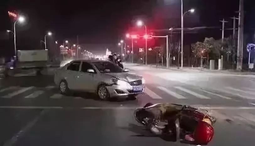 开车撞电动车后正确处理流程,机动车撞电动车责任划分图解