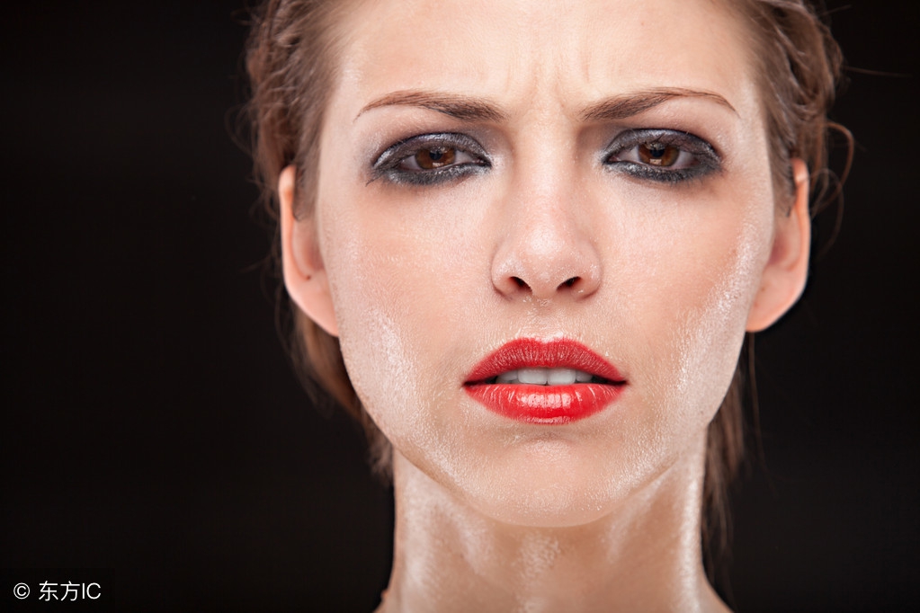 为什么我老是油光满面,三个简单步骤让你的脸不再油