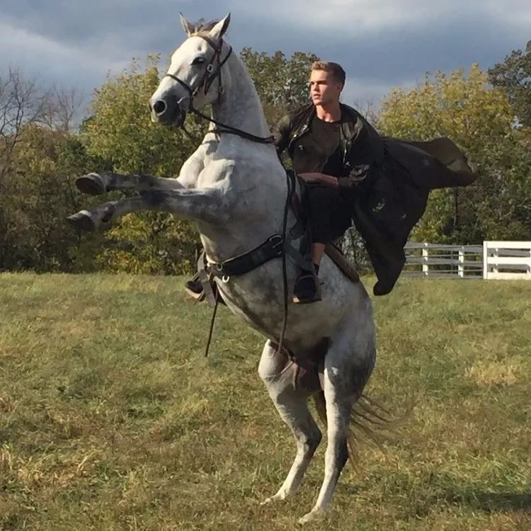 CK*用御**男模MitchellSlaggert为何受到独宠?!