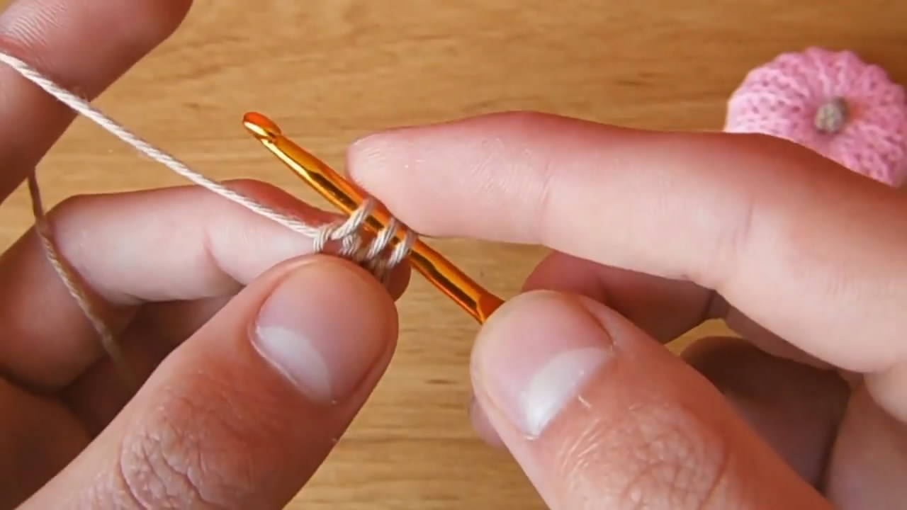 南瓜毛线钩织方法教程,袖珍南瓜的钩织方法