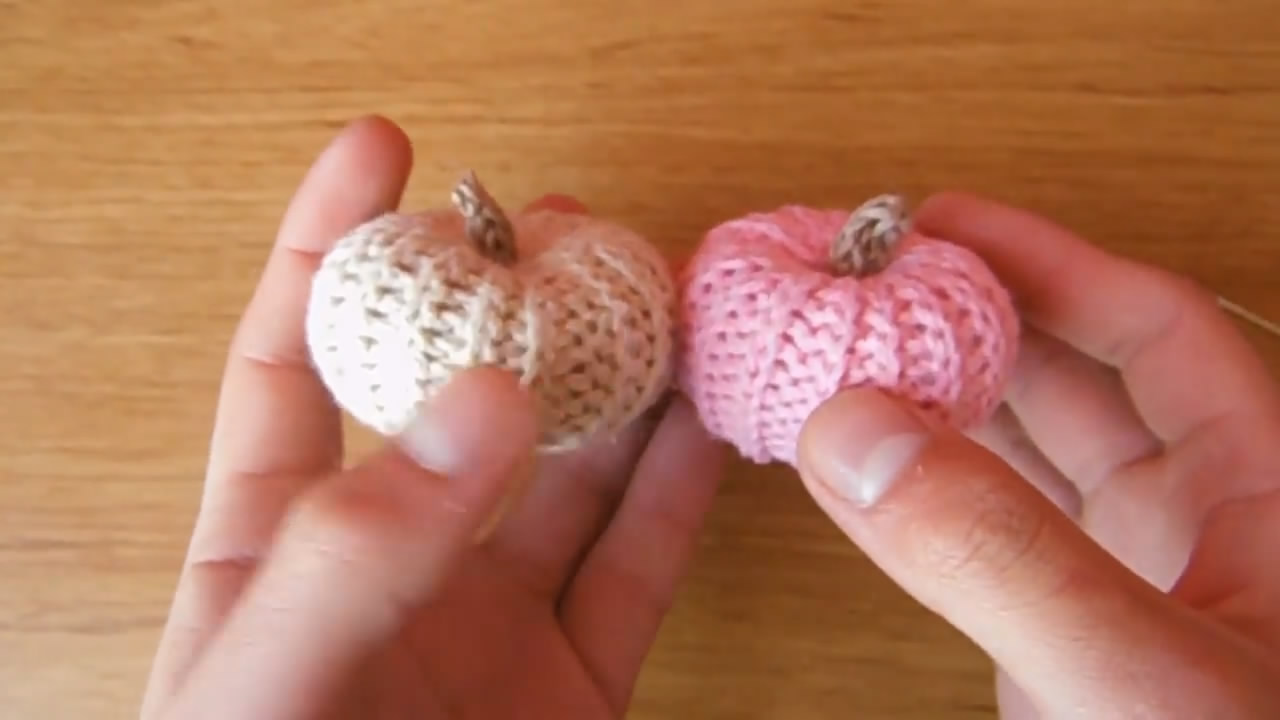 南瓜毛线钩织方法教程,袖珍南瓜的钩织方法