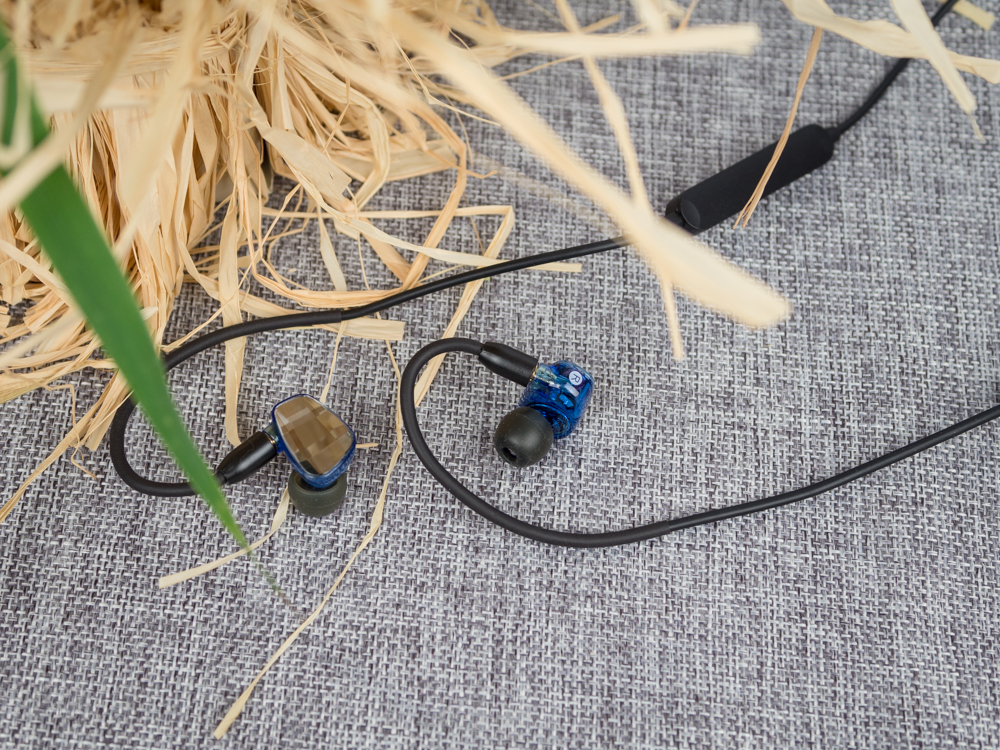 阿思翠平头耳机,阿思翠700耳机评测