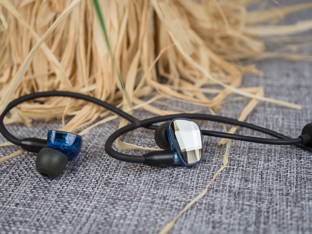 阿思翠平头耳机,阿思翠700耳机评测