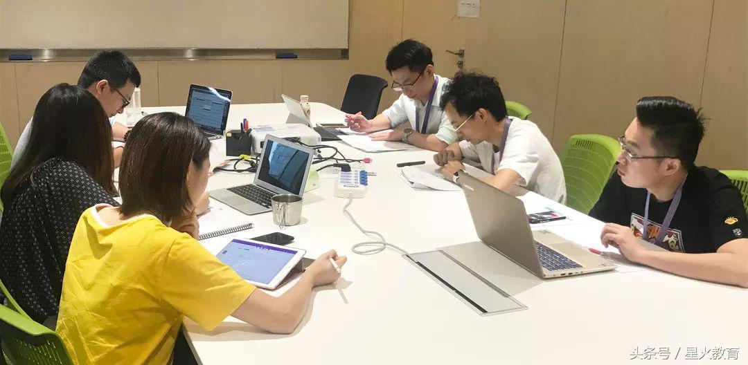 以人才铸就发展，千锤百炼的星火老师