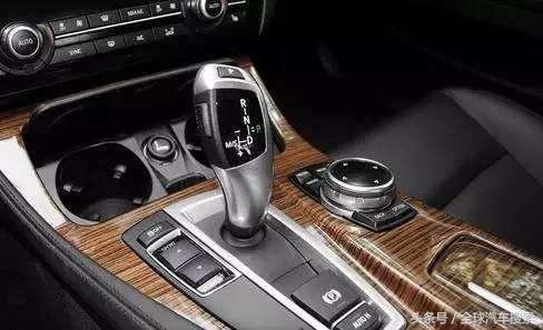 行驶中不小心挂入p挡要紧吗,自动变速箱行驶中挂入r挡会怎样