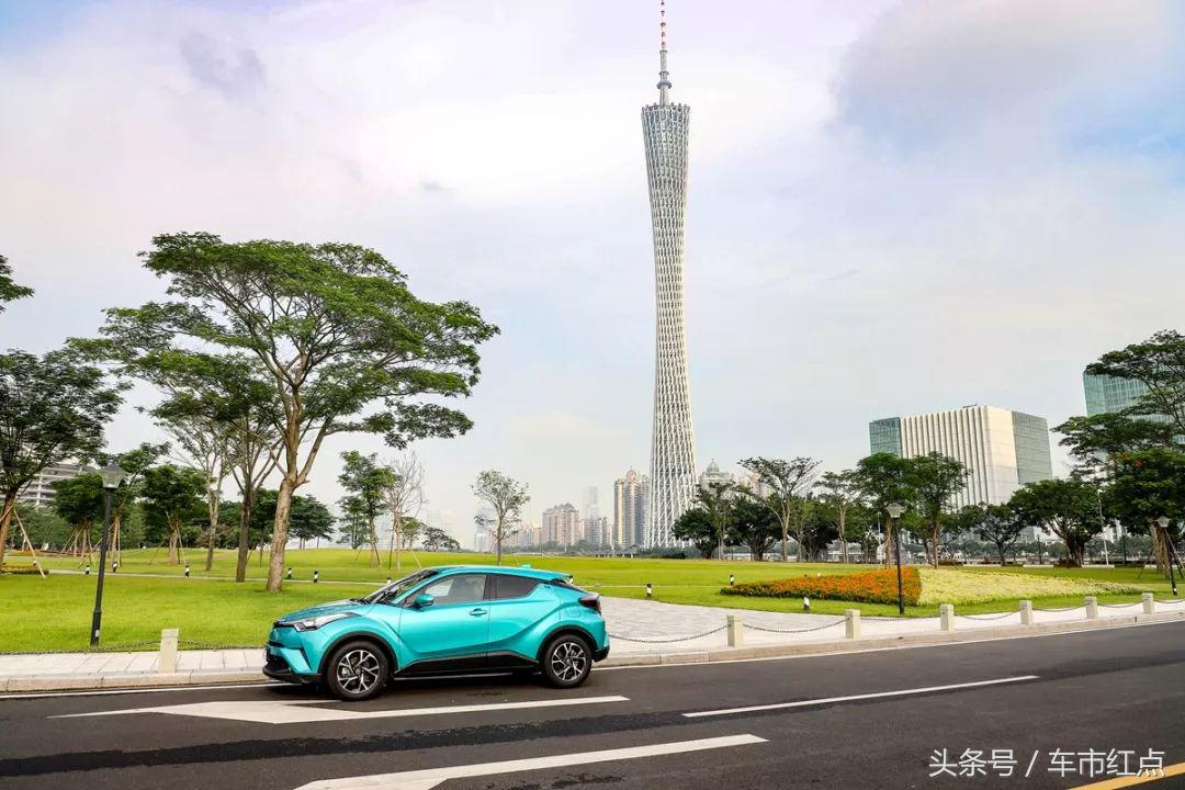 外观运动感升级新款丰田c-hr曝光,好看的皮囊千篇一律百里挑一