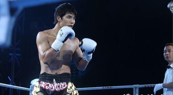 鹿晗踢球应援震惊全场,鹿晗粉丝疯狂围堵