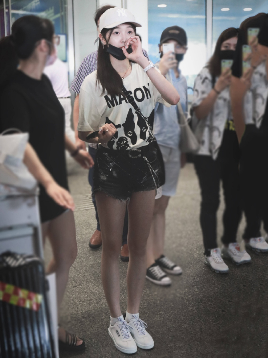 吴宣仪撞衫谭松韵,吴宣仪撞衫凯莉