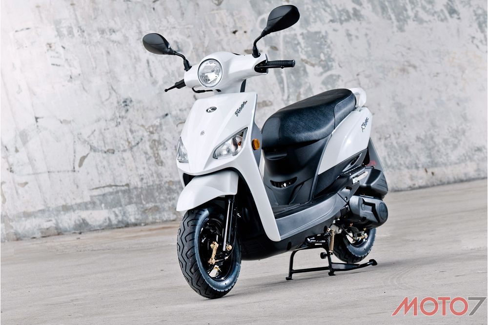 目标对准漂亮小姐姐,光阳Nice100女装车