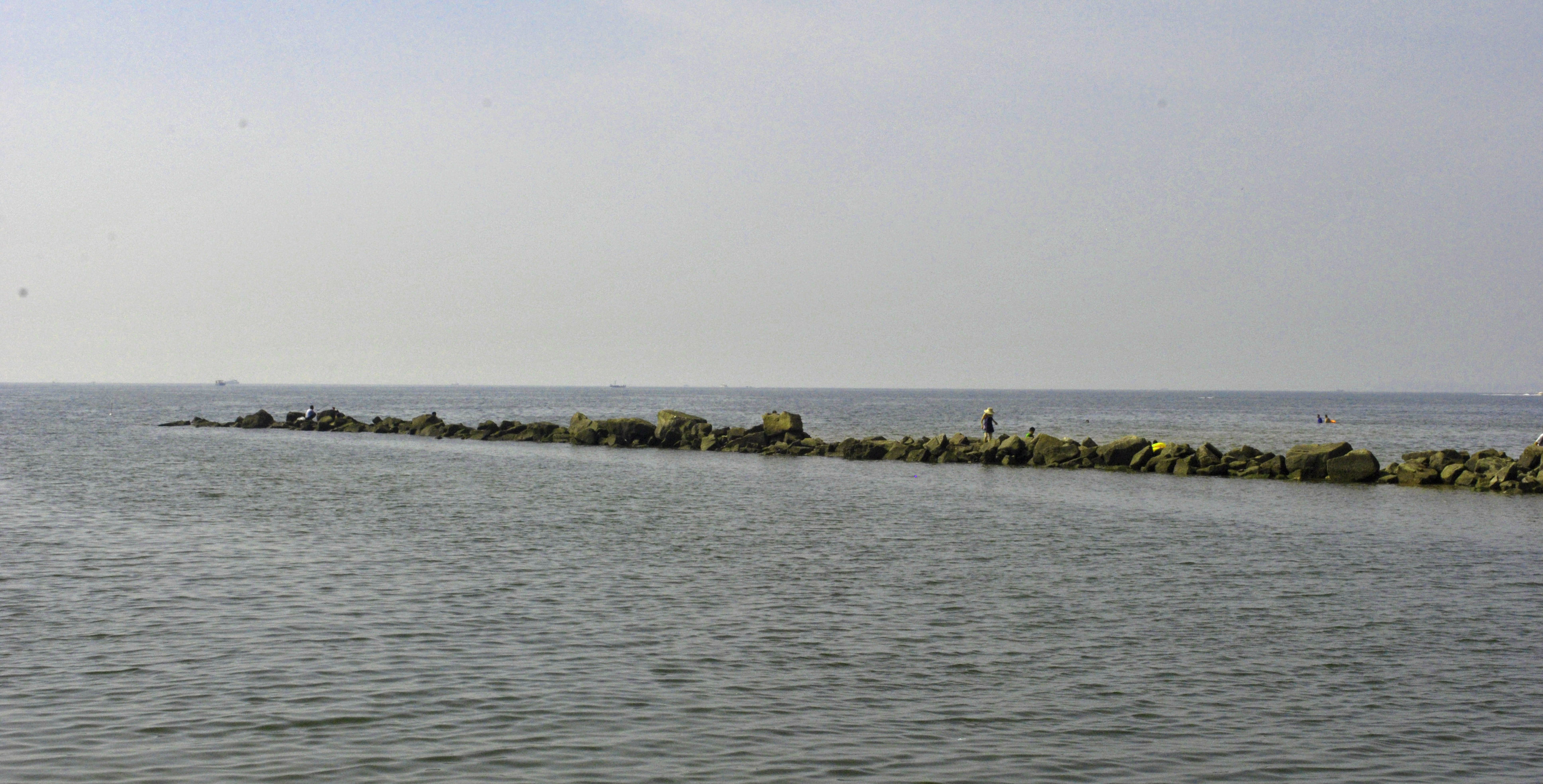 无穷尽的时光尘烟里，东戴河的厚重荣辱终将一笔勾销