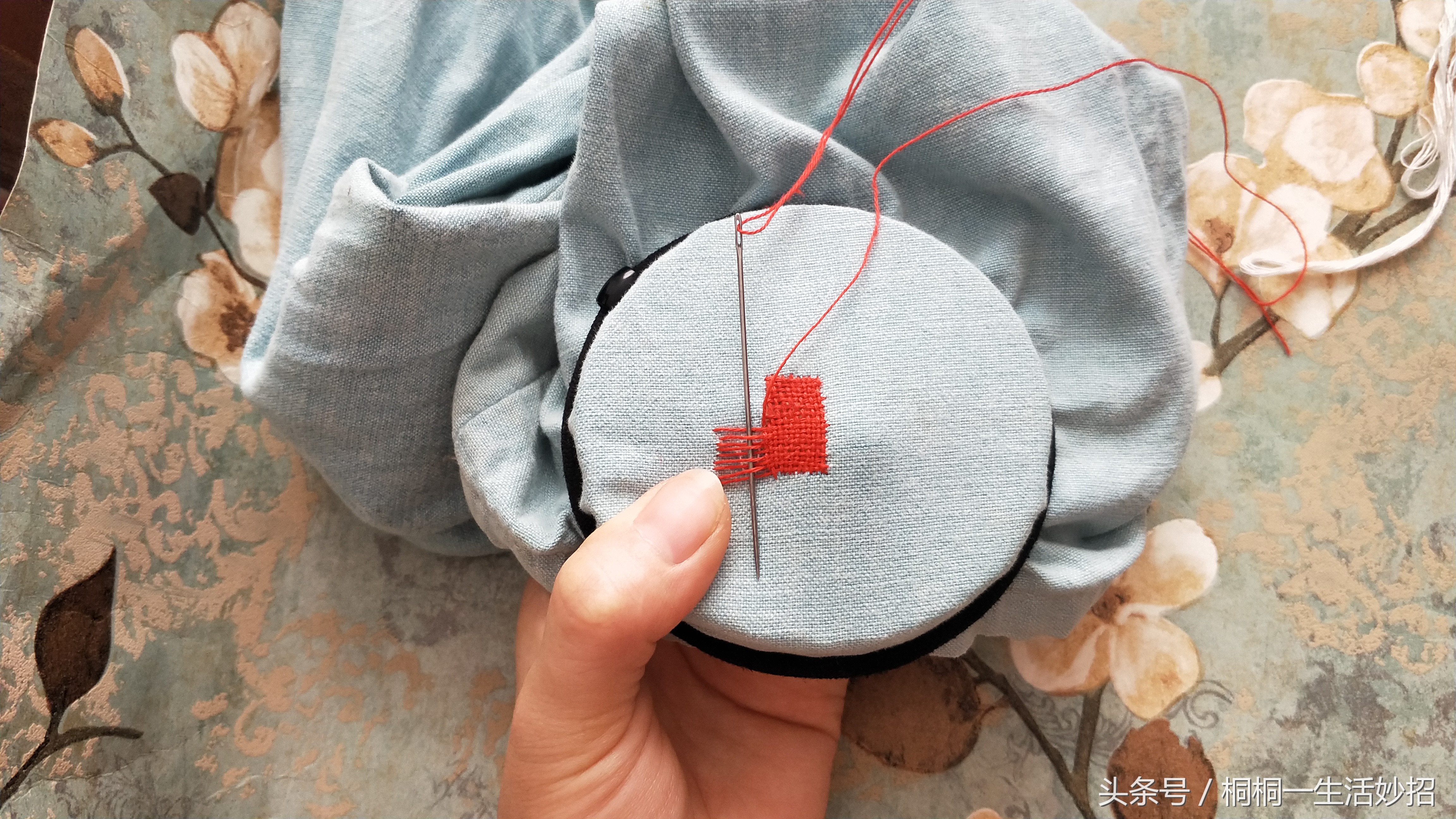 三角口子的手工织补,衣服破三角口子怎么缝补