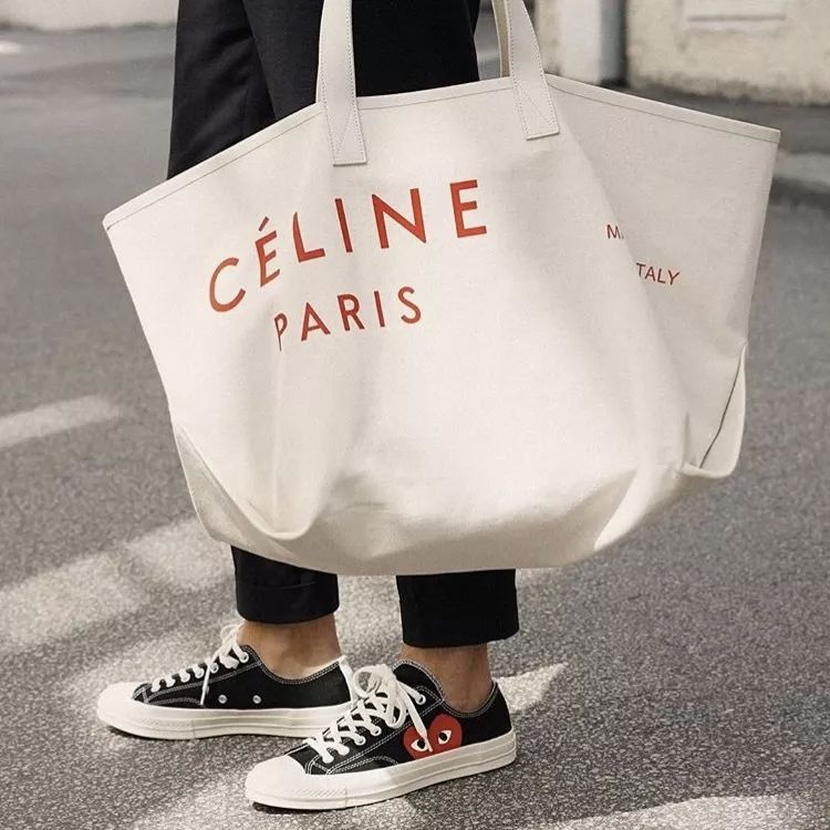 年轻人背帆布包,上班族背便宜的帆布包丢人吗