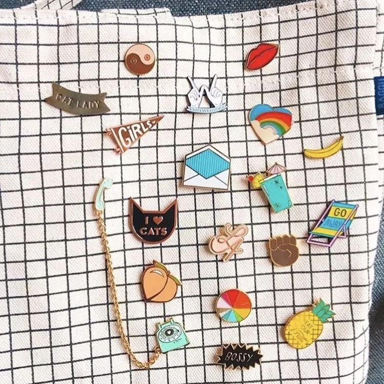 年轻人背帆布包,上班族背便宜的帆布包丢人吗