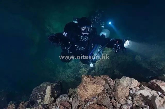 九个潜水技巧，让你更容易掌握夜潜