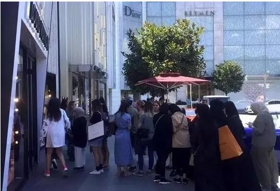 金价稳定美元上涨投资黄金避险,强势美元对金融市场的影响