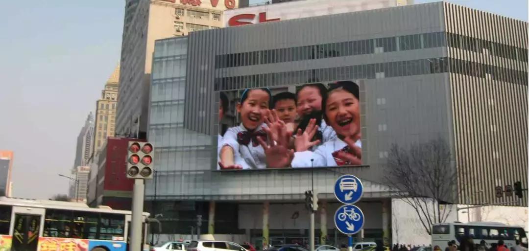 宏图三胞董事长袁亚非个人信息,宏图三胞董事长袁亚非流落街头