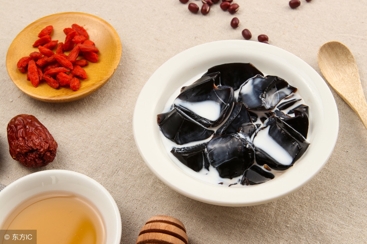 龟苓膏粉加菊花茶,龟苓膏可以和菊花枸杞茶一起喝吗