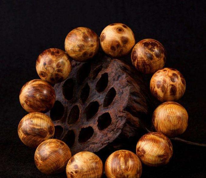 爱木人的名片——《佛珠》