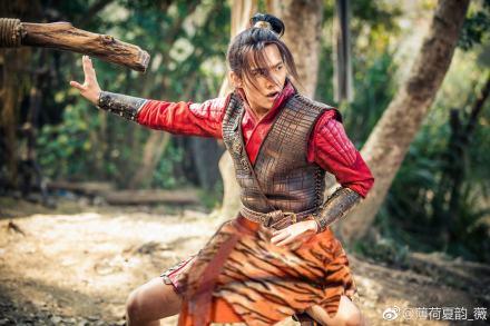 翻盘了，两年不见，我竟然被杨洋满脸胡渣的糙汉形象圈粉了