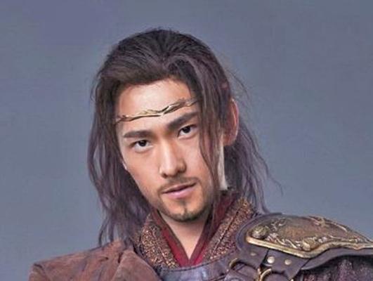 翻盘了，两年不见，我竟然被杨洋满脸胡渣的糙汉形象圈粉了