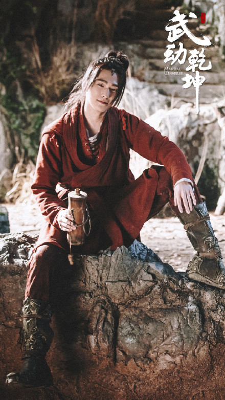 翻盘了，两年不见，我竟然被杨洋满脸胡渣的糙汉形象圈粉了