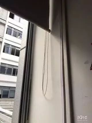 12岁男孩不慎从二楼坠落,小男孩在家不小心上吊事件