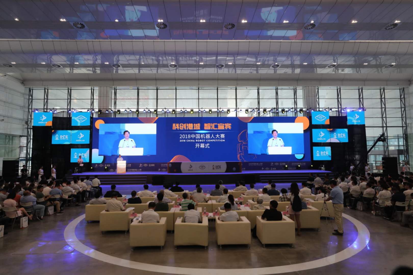 2018中国机器人大赛在宜宾开幕4000余名选手同场竞技