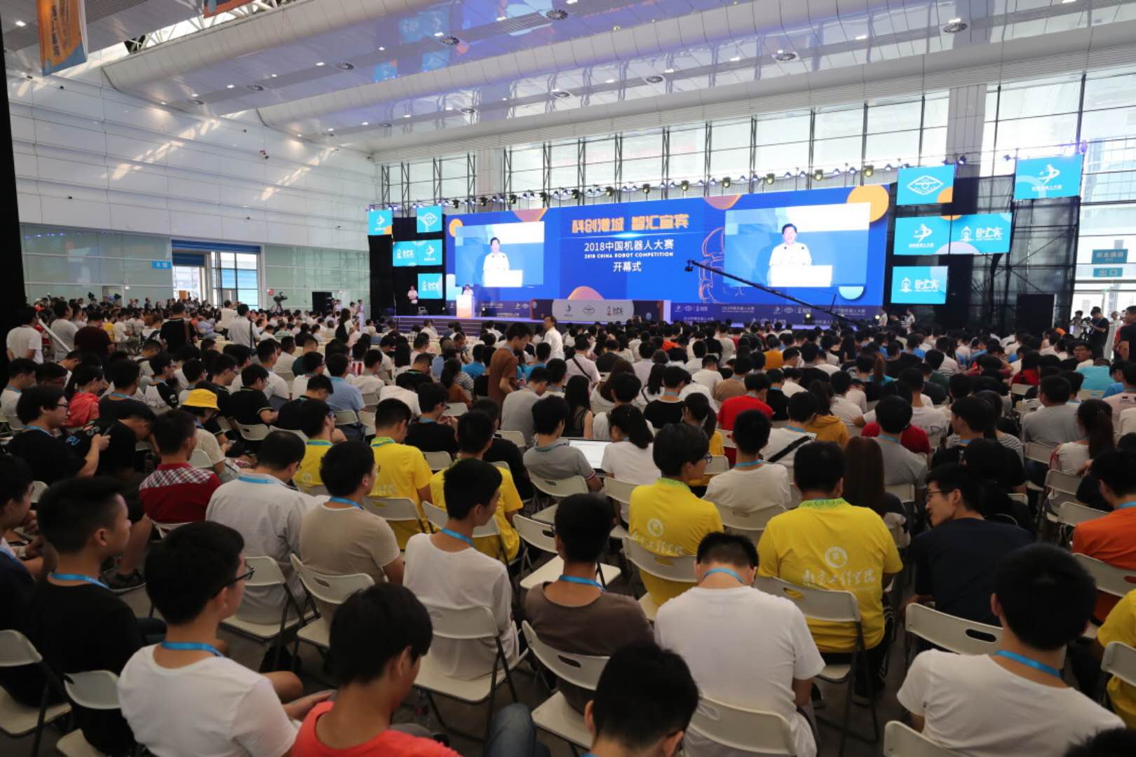 2018中国机器人大赛在宜宾开幕4000余名选手同场竞技