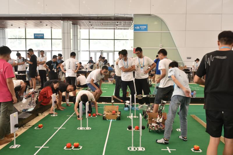 2018中国机器人大赛在宜宾开幕4000余名选手同场竞技
