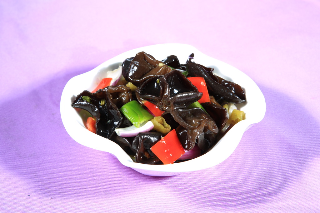 黑木耳吃多了伤脾胃吗,黑木耳吃了会发病不