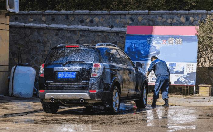 为什么老司机都不去洗车店洗车？知道内情后，网友：真鸡贼