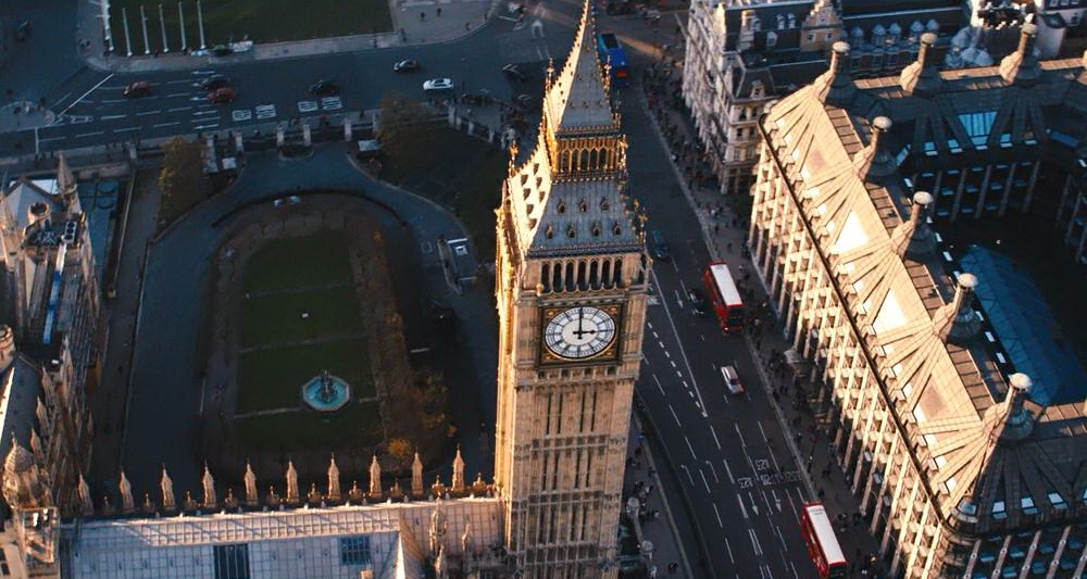 速度与激情中山峰崩裂的场景,速度与激情经典名场面有哪些