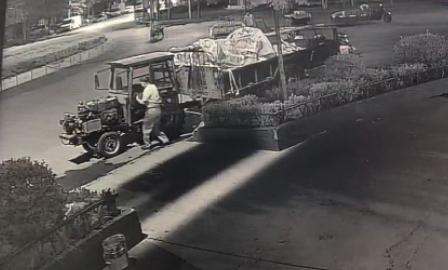 开封骑摩托被撞死事件,青桔单车车锁被剪新闻