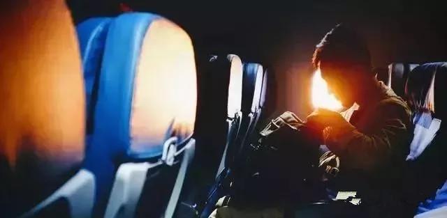 近期乘坐飞机要注意些什么事项,乘坐飞机注意事项及携带物品重量
