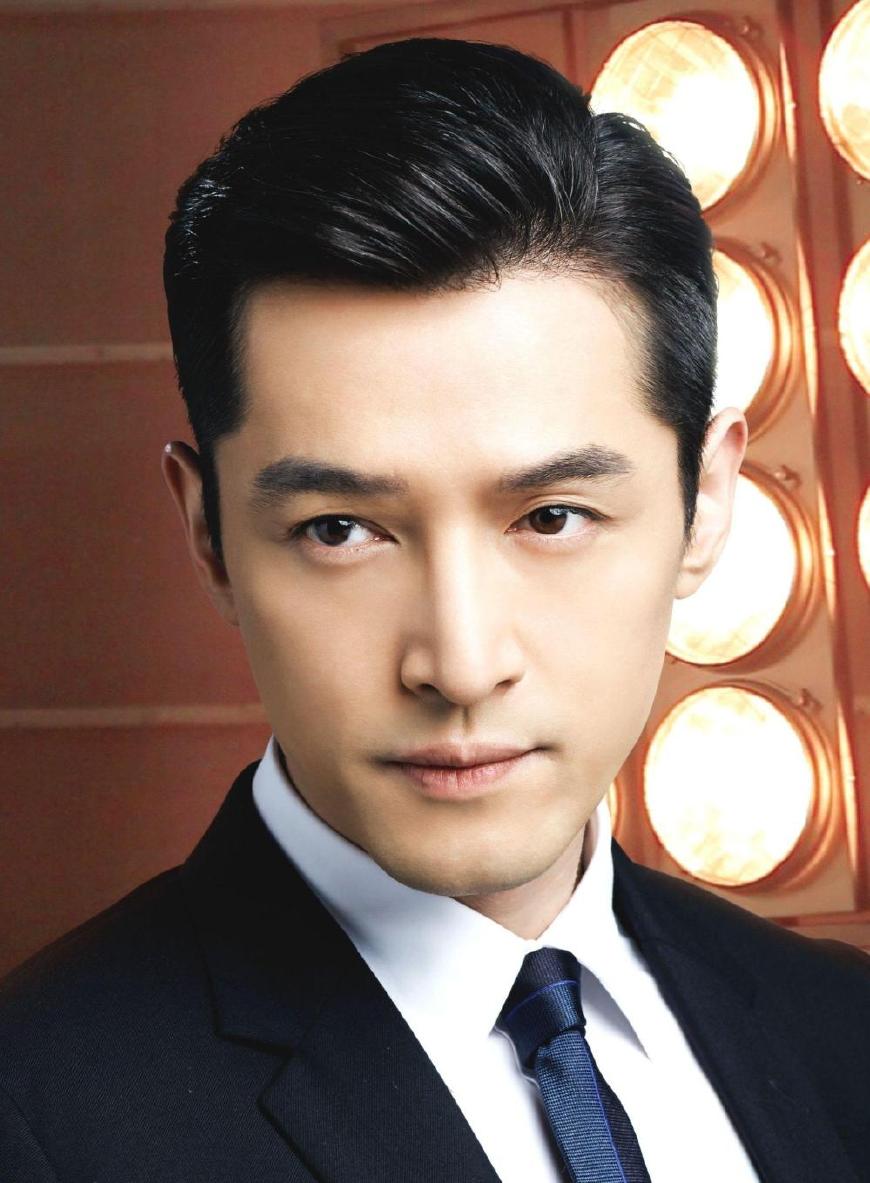 胡歌朱一龙蔡徐坤同台,胡歌发微博微博之夜朱一龙