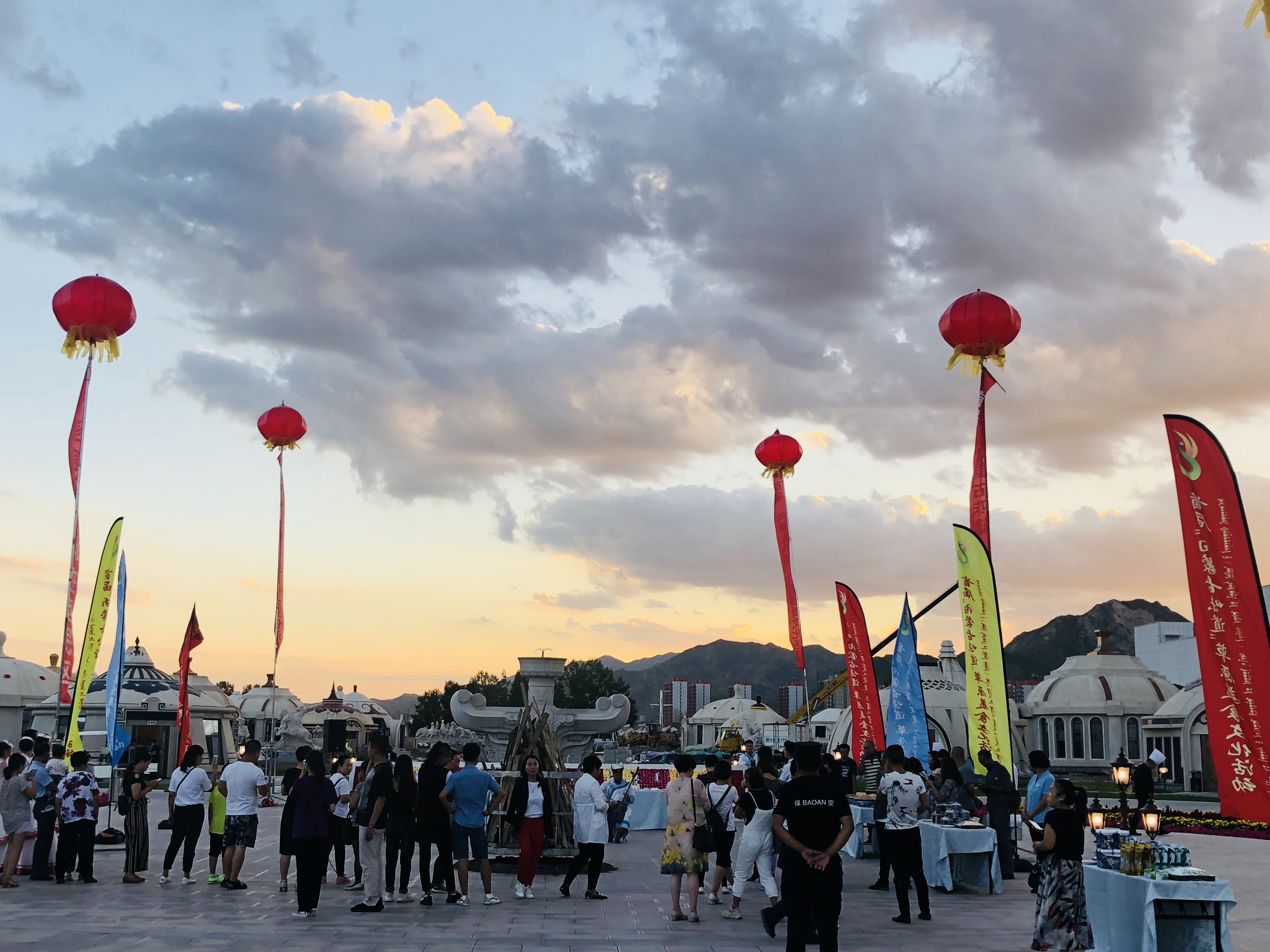 蒙亮民族风情园特色介绍,蒙亮民族风情园美食