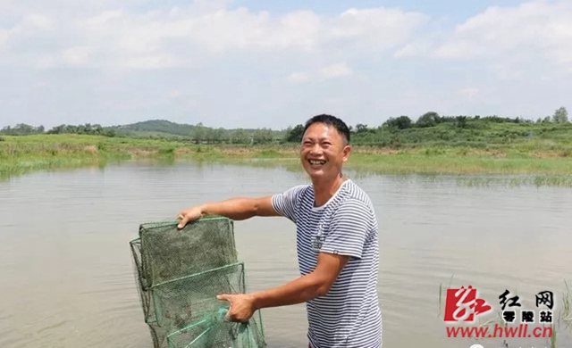脱贫路上的笑脸总有一张打动你,脱贫攻坚群众幸福的笑脸