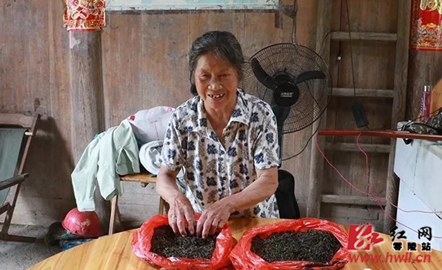 脱贫路上的笑脸总有一张打动你,脱贫攻坚群众幸福的笑脸