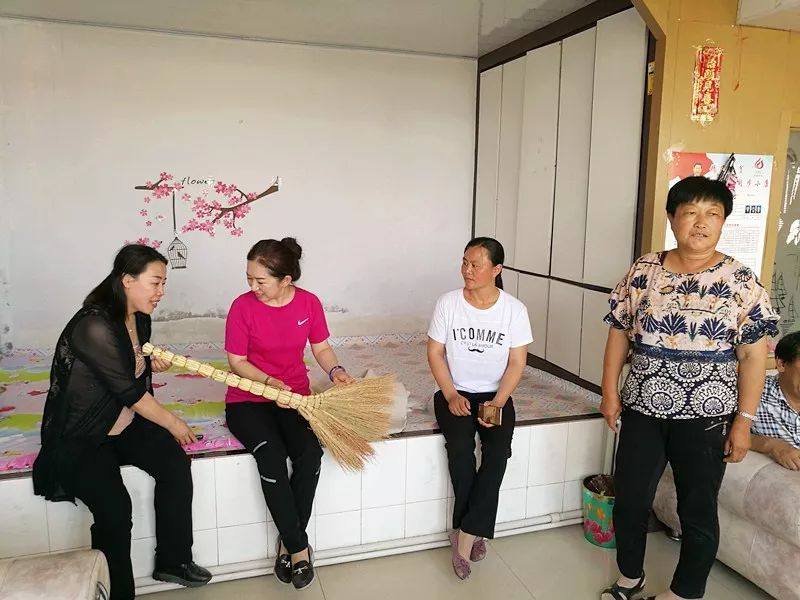 通辽市妇联男干部张贺英的驻村帮扶工作被评优啦！