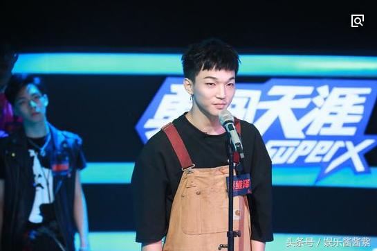 火箭少女101杨超越yamy,火箭少女101直播杨超越