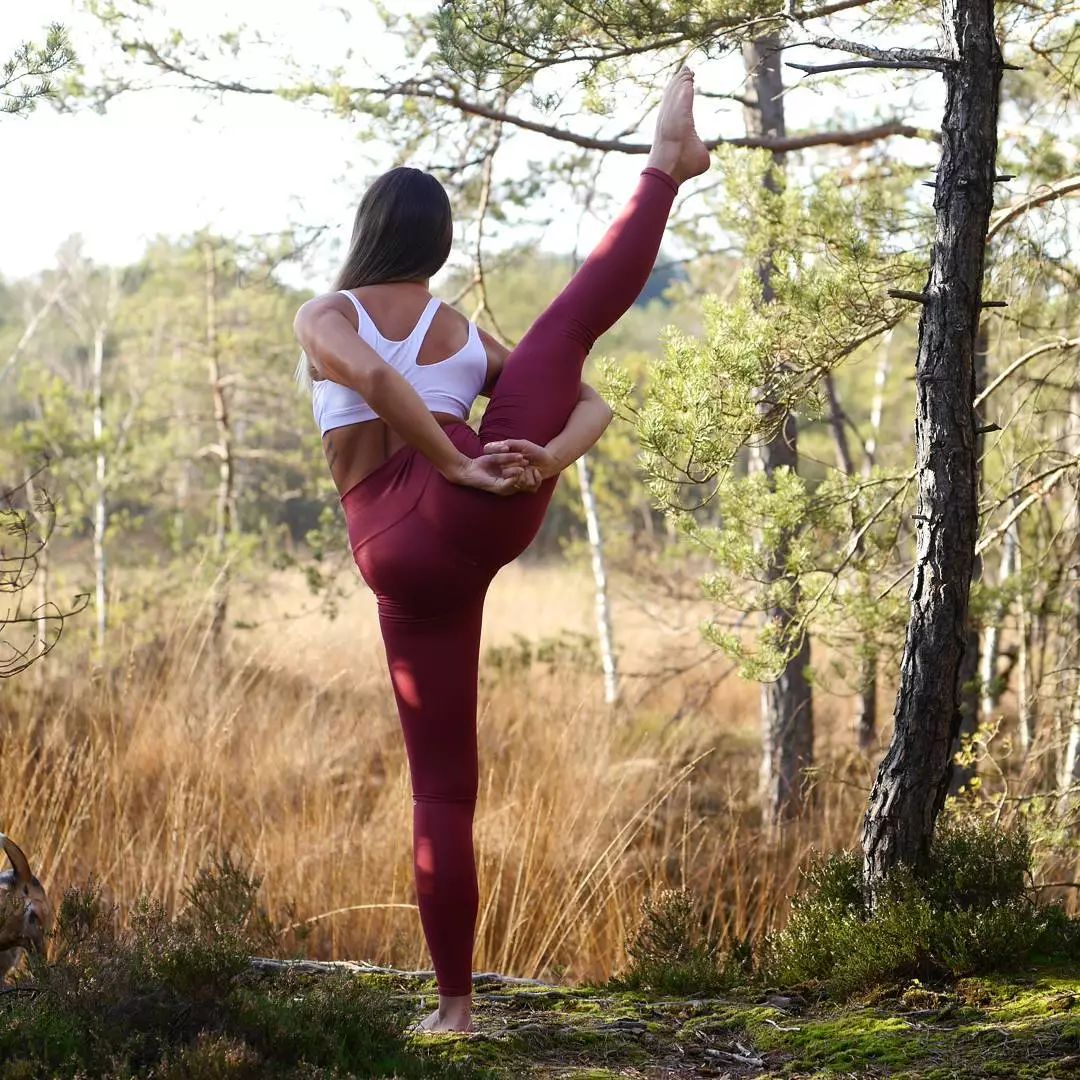 练过瑜伽之后,你的腿绝对够柔软,拉伸幅度不一般
