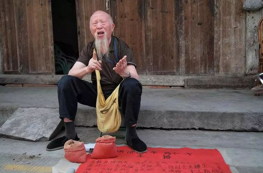 “我朋友死的那一天，还有人在骗他的钱”