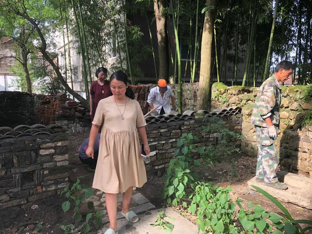 致敬高温“烤”验下的劳动者：阳光很烈，你们很美！